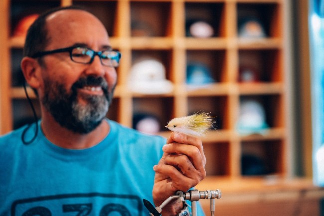 saltwater fly fishing - fly tying